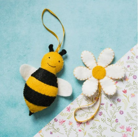 Bee & Flower Mini Felt Craft Kit - Corinne Lapierre