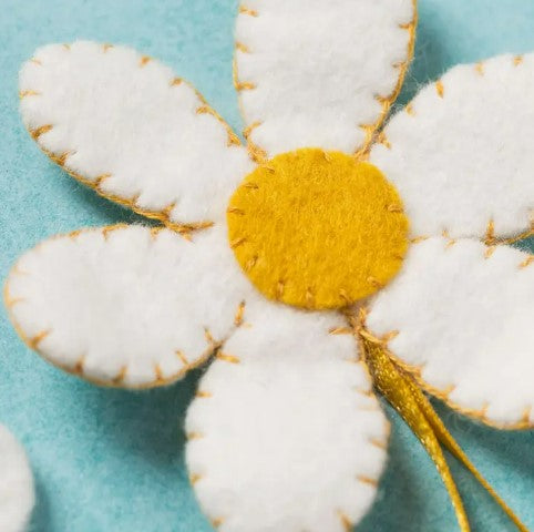 Bee & Flower Mini Felt Craft Kit - Corinne Lapierre