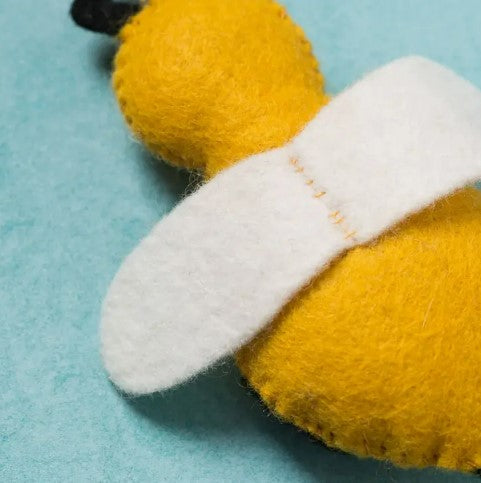 Bee & Flower Mini Felt Craft Kit - Corinne Lapierre