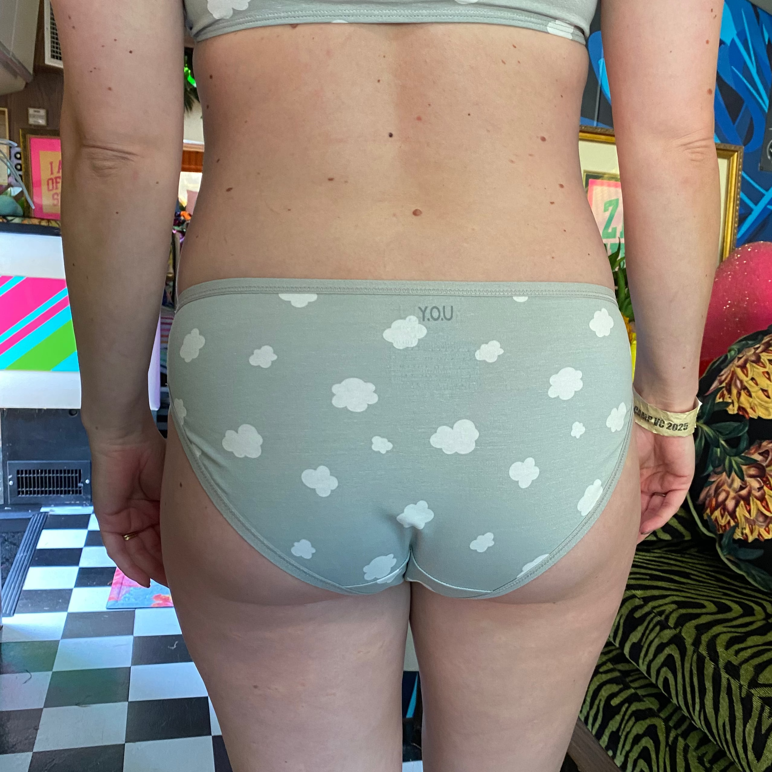 Women's organic cotton low-rise bikini bottoms - grey with white clouds