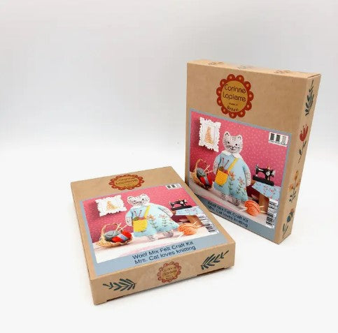 Mrs Cat Loves Knitting Felt Craft Mini Kit - Corinne Lapierre