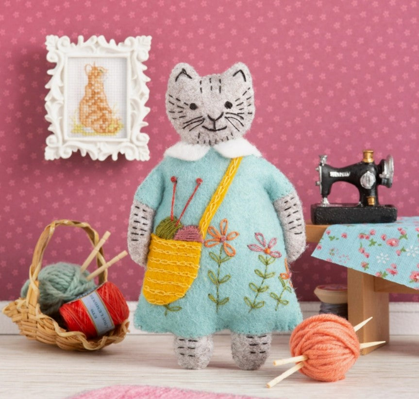 Mrs Cat Loves Knitting Felt Craft Mini Kit - Corinne Lapierre