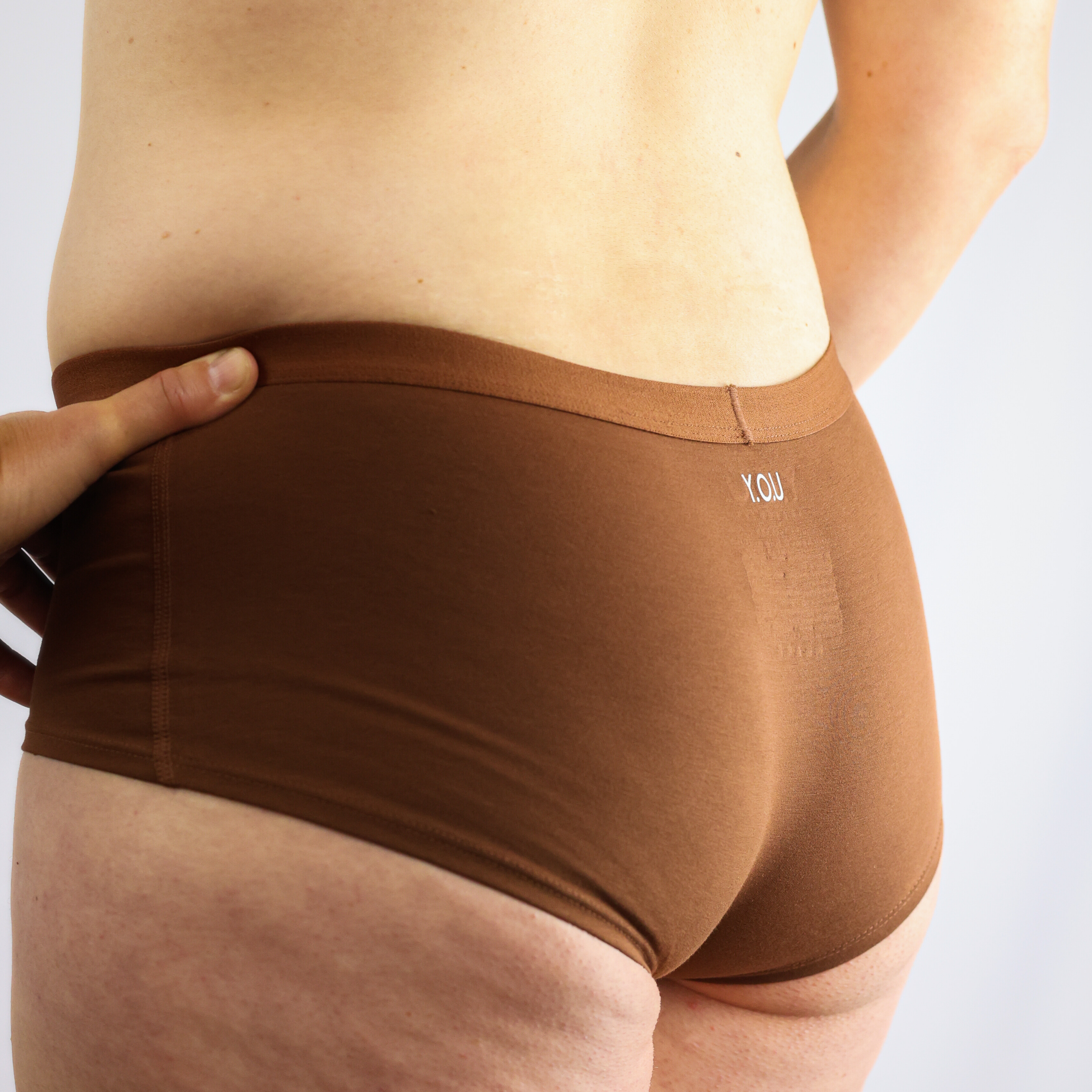 Women's organic cotton boy shorts in chestnut (mid nude)