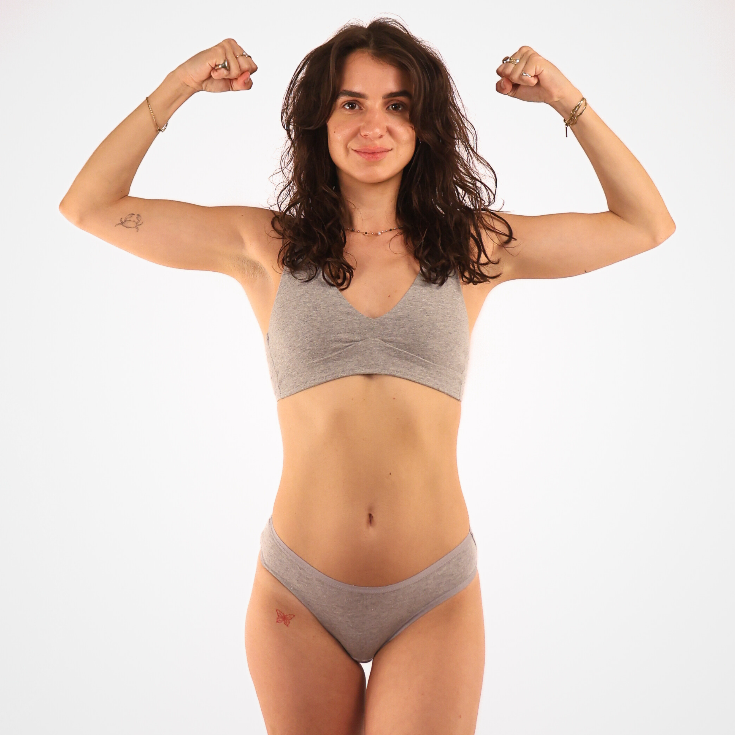 Women’s organic cotton low-rise bikini bottoms in light grey (heather grey)