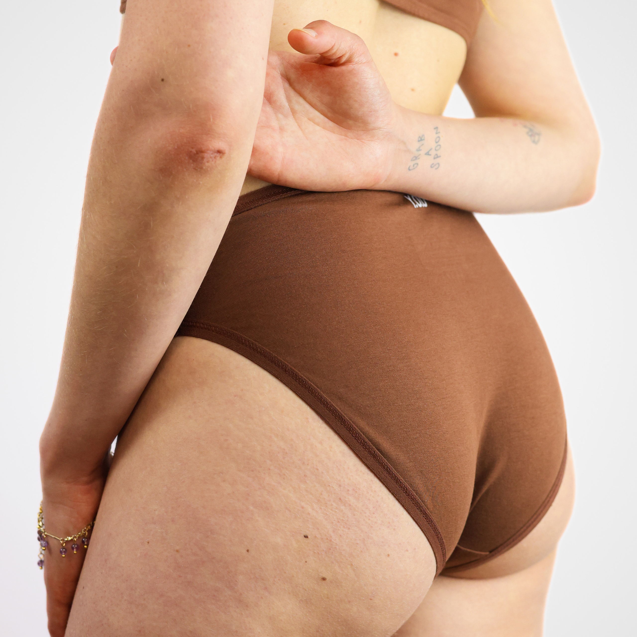 Women's organic cotton mid-rise bikini bottoms in chestnut