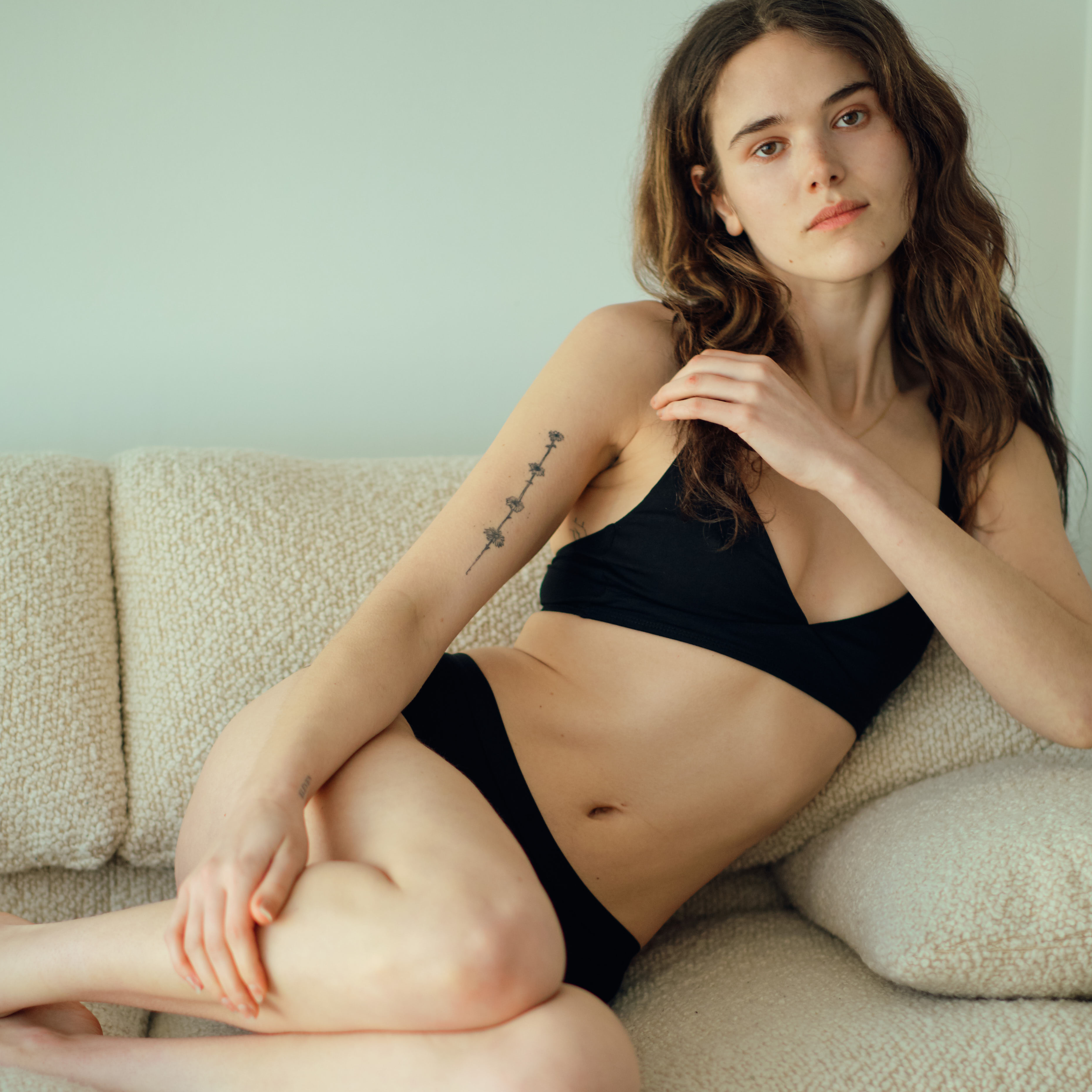 Women's organic cotton matching bralette and boy shorts set - black