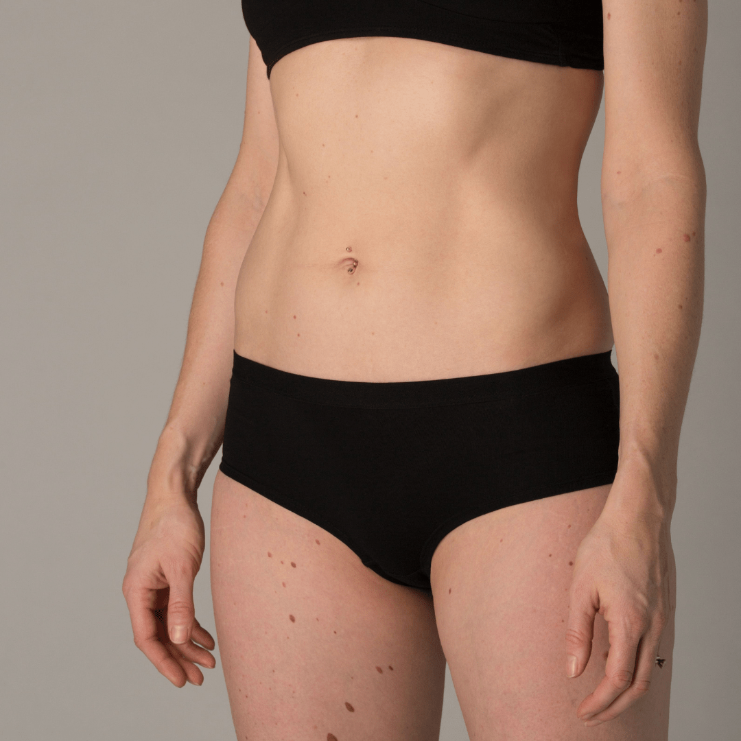 Women's organic cotton boy shorts in black - Y.O.U underwear