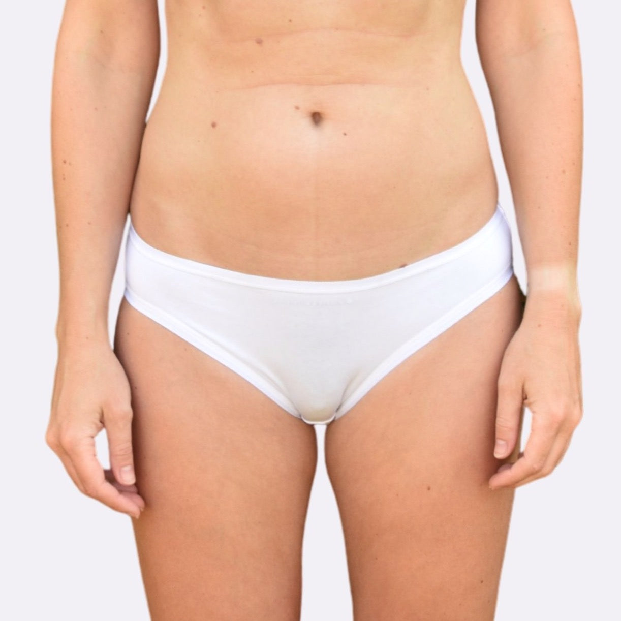 Women’s organic cotton low-rise bikini bottoms in white