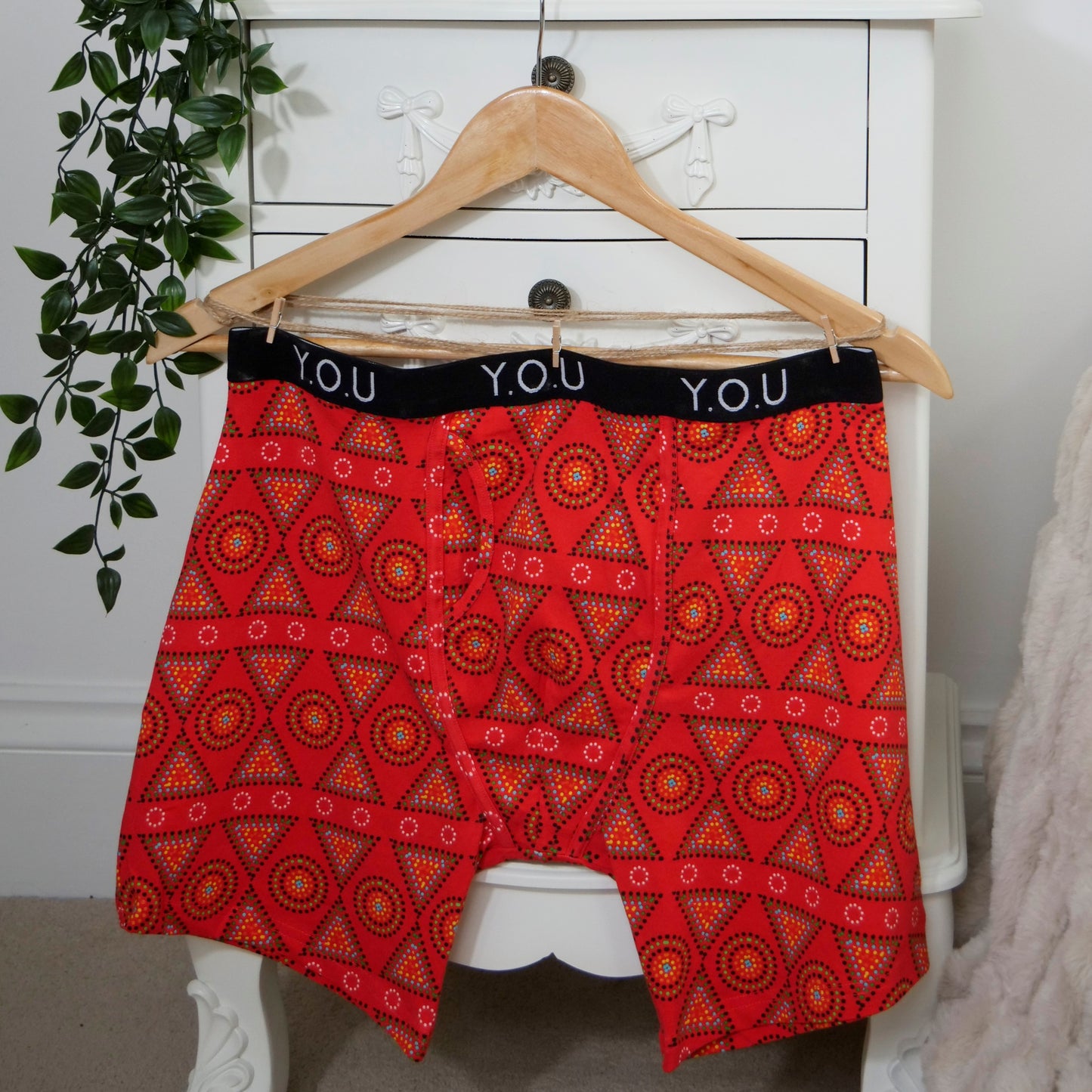 Men's organic cotton longer-leg trunks - Red Mara design