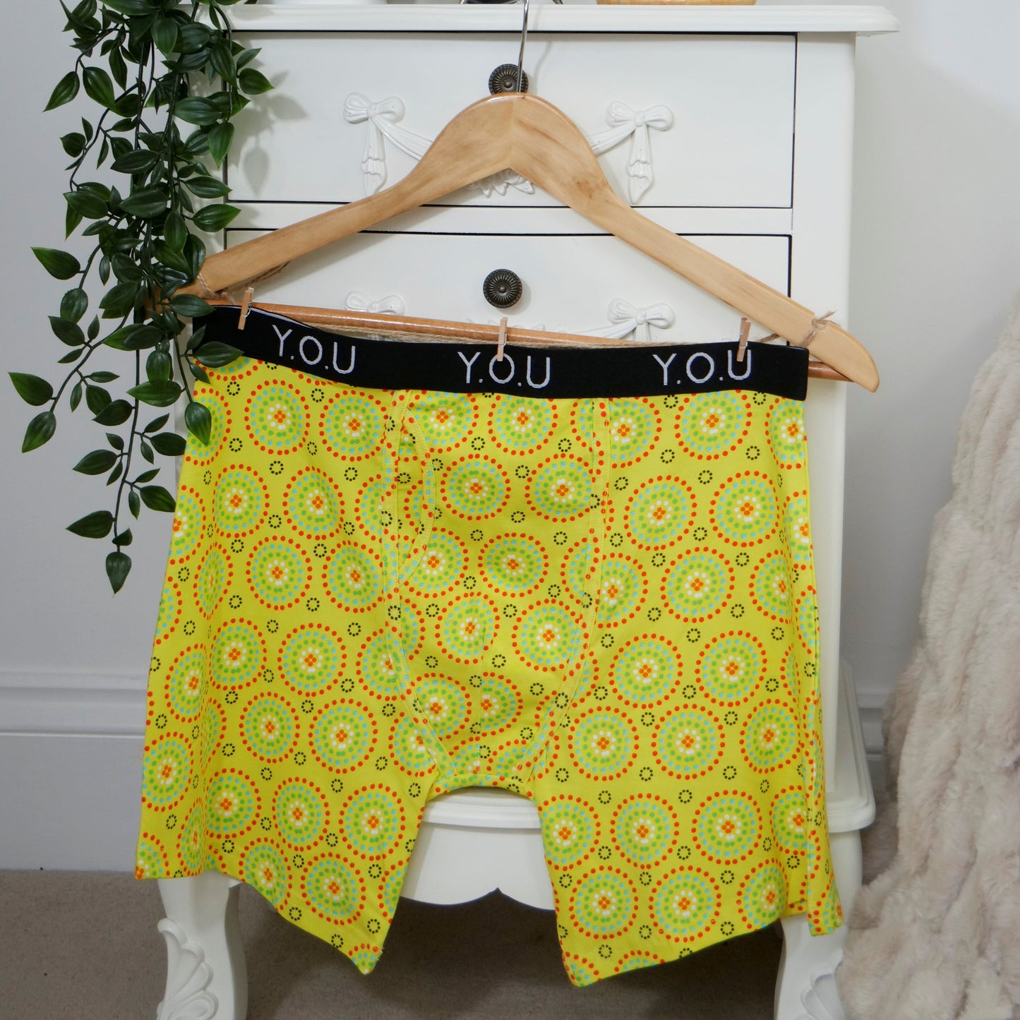 Men's organic cotton longer-leg trunks - Yellow Mara design