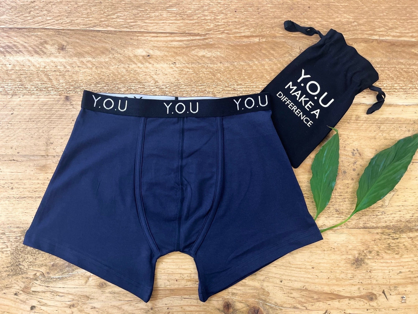 Men’s organic cotton mid-length trunks in navy blue