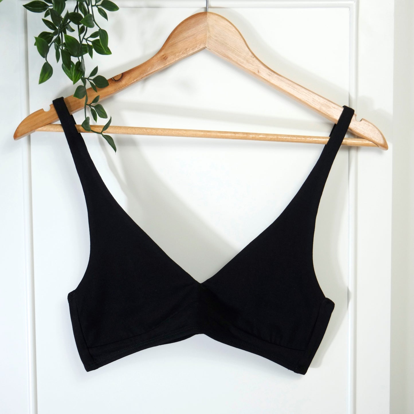 Women's organic cotton bralette in black