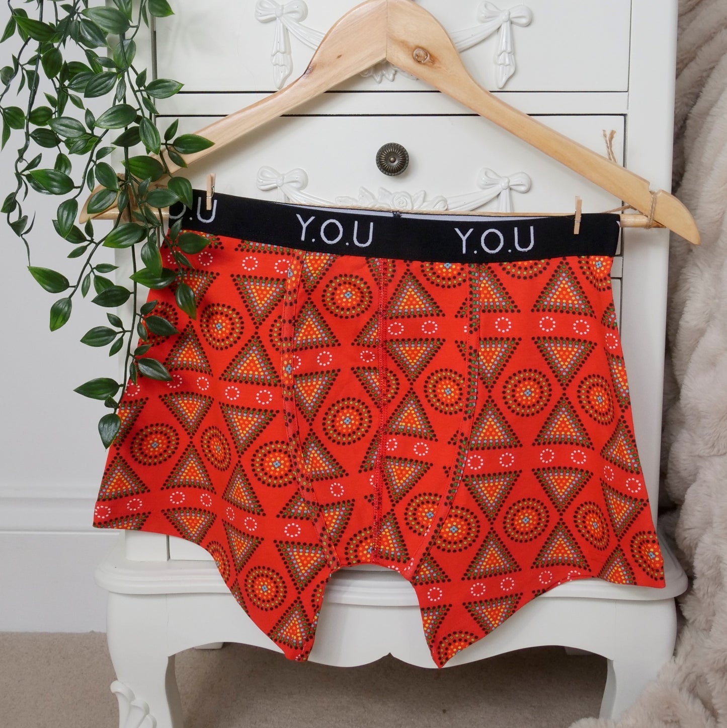 Men’s organic cotton mid-length trunks in Red Mara