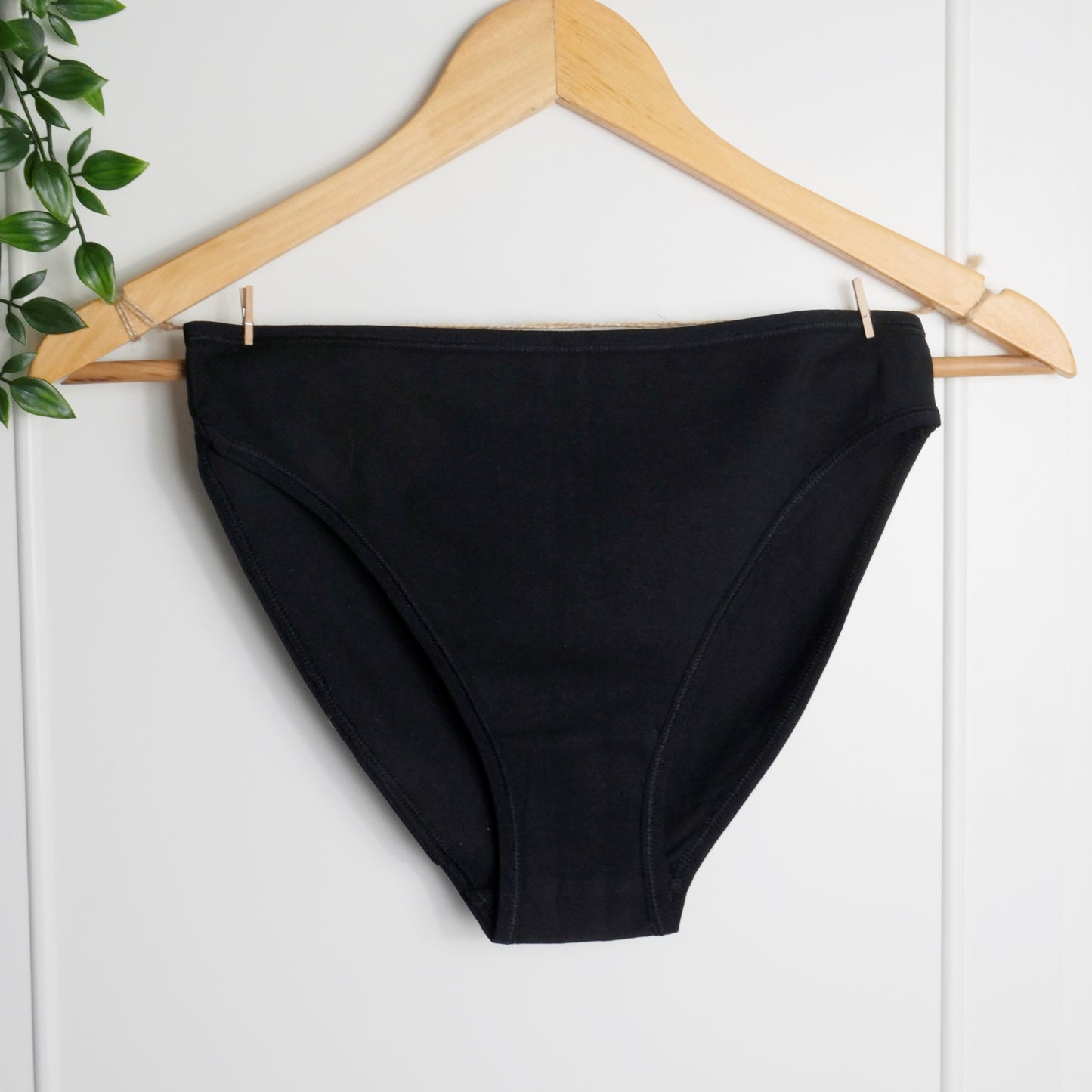 Women's organic cotton mid-rise bikini bottoms in black