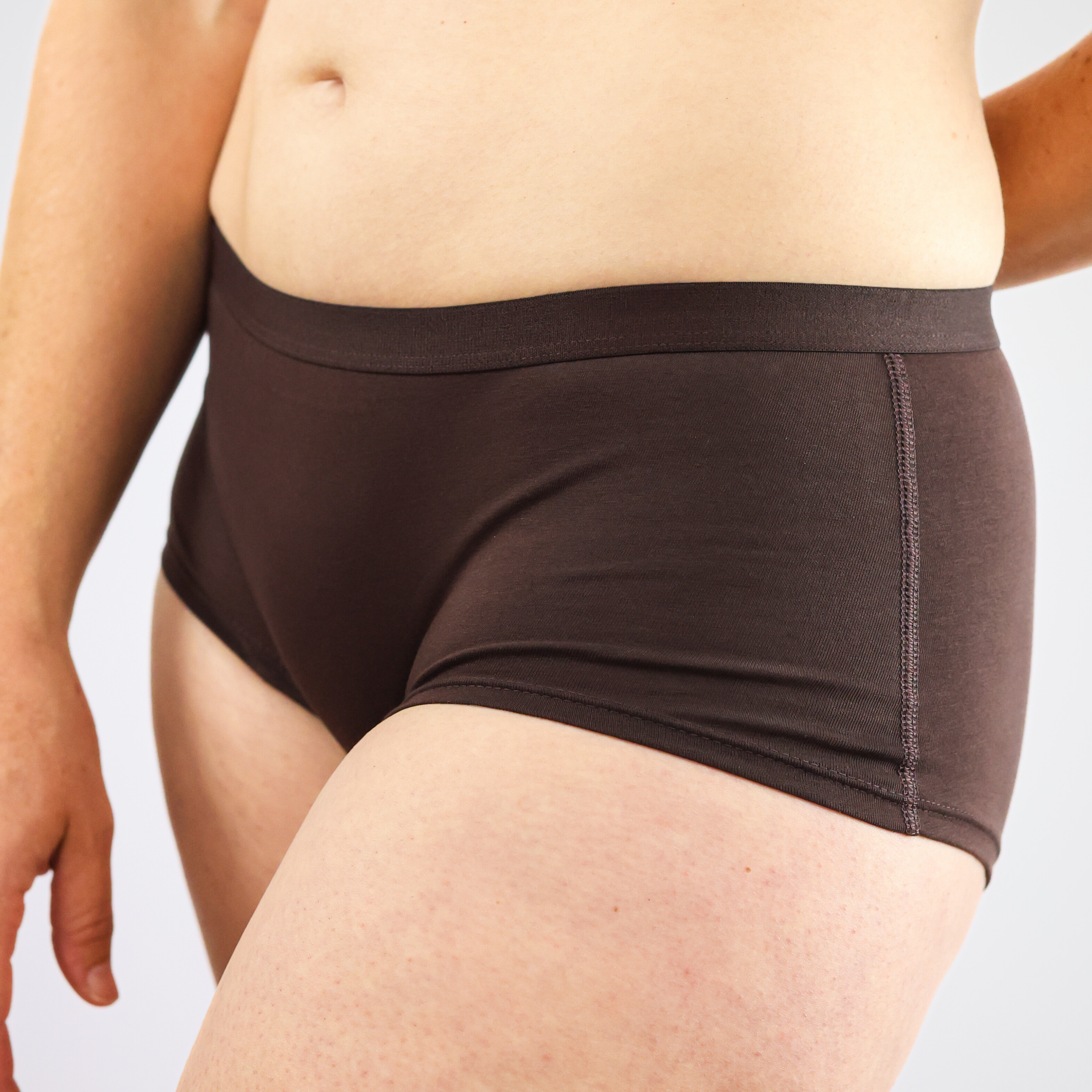 Women's organic cotton boy shorts in cocoa (dark nude)