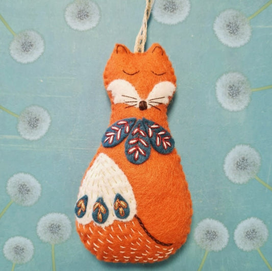 Folk Embroidered Fox Mini Felt Craft Kit - Corinne Lapierre