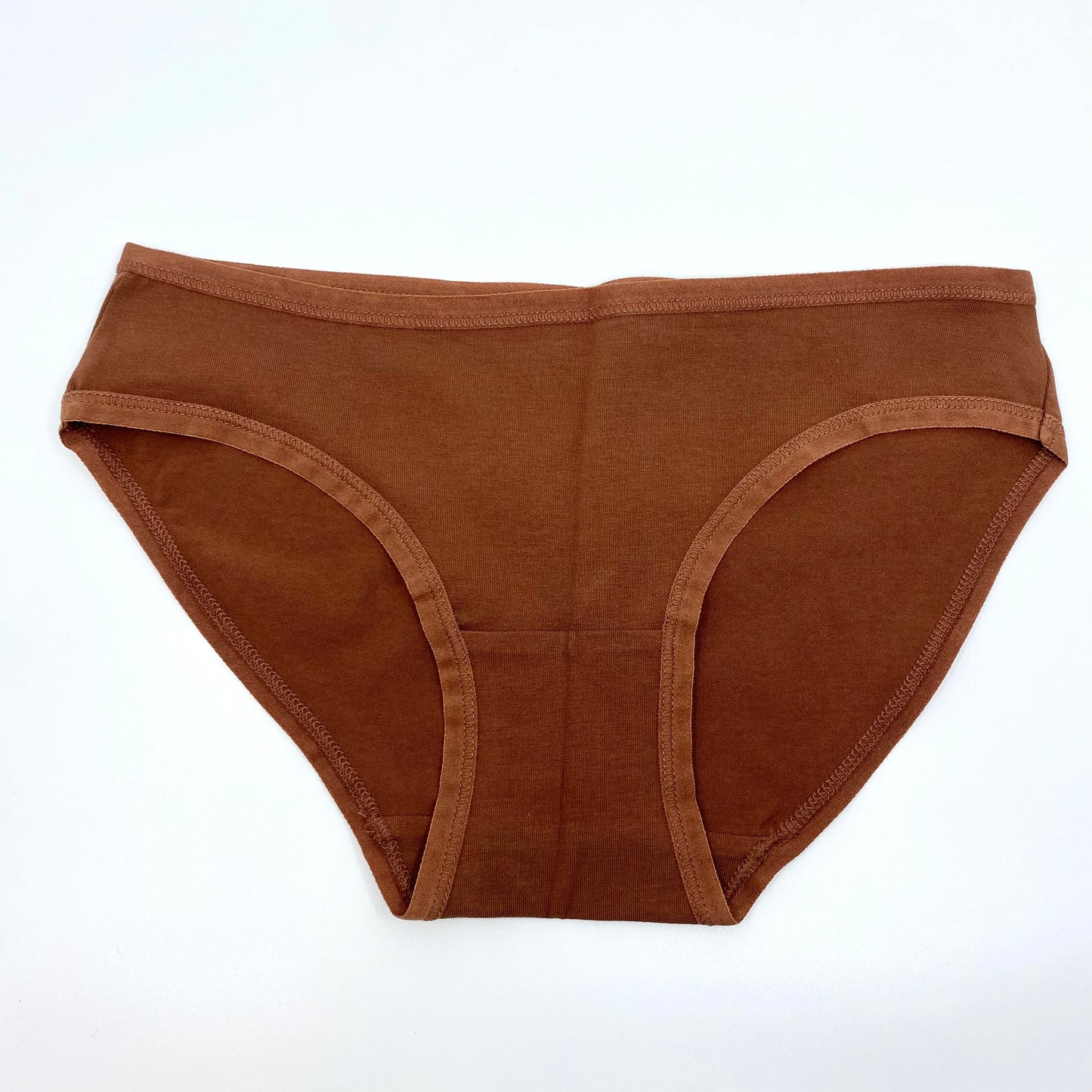 Women's organic cotton low-rise bikini bottoms in chestnut (mid nude)