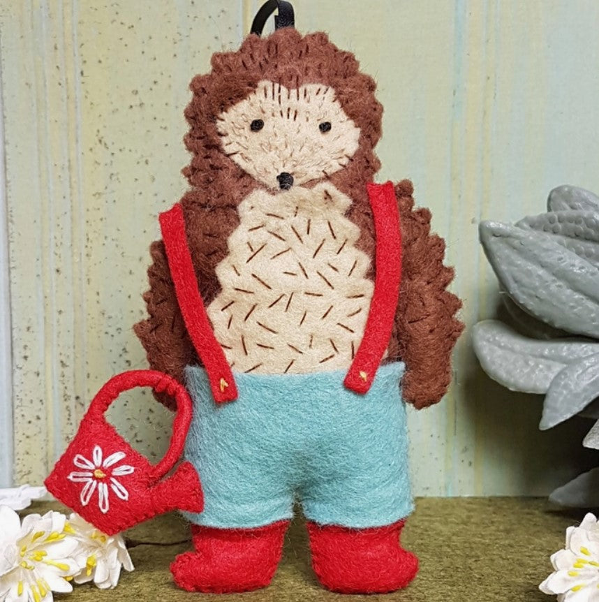 Mr Hedgehog Gardener Felt Craft Kit - Corinne Lapierre