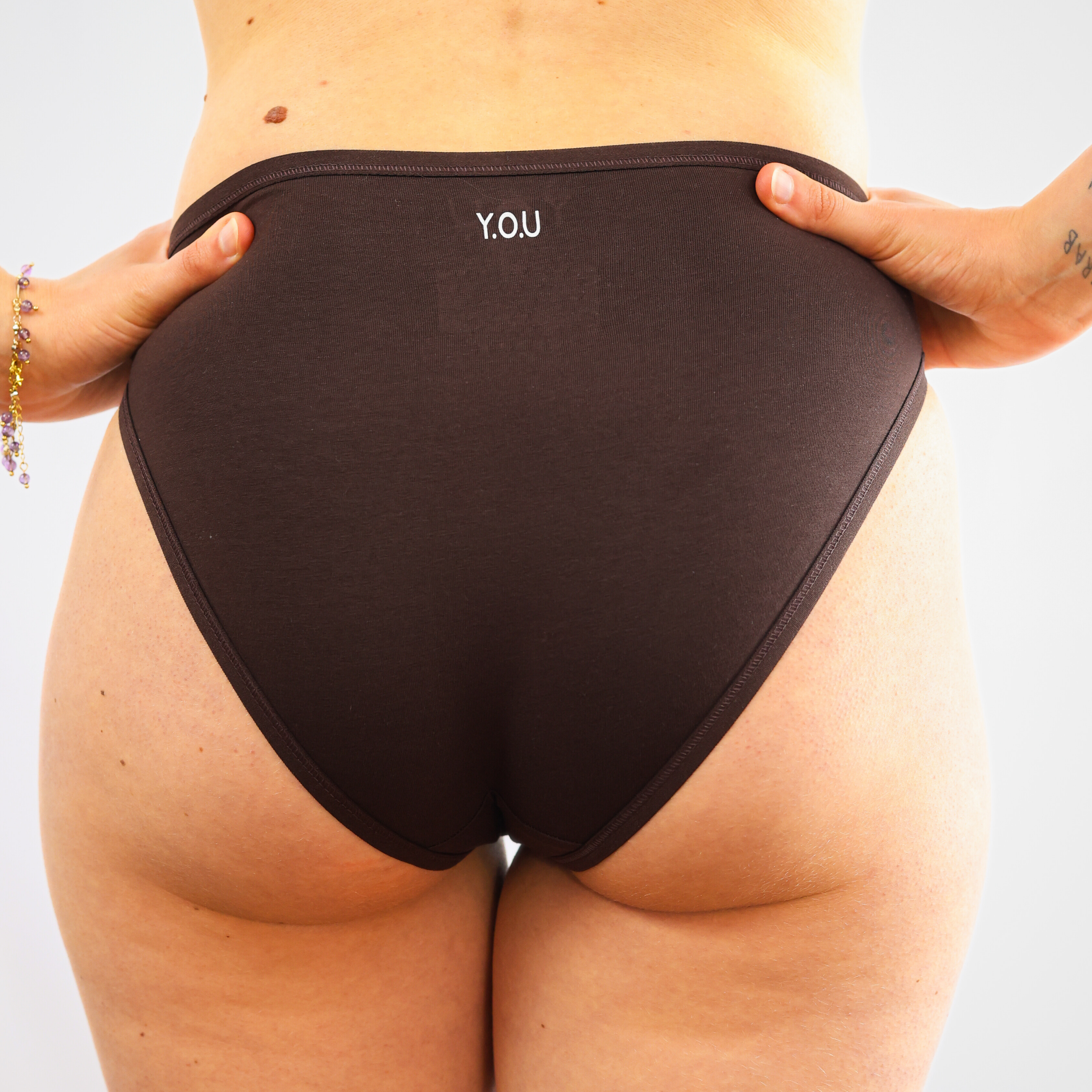 Women's organic cotton mid-rise bikini bottoms in cocoa (dark nude)