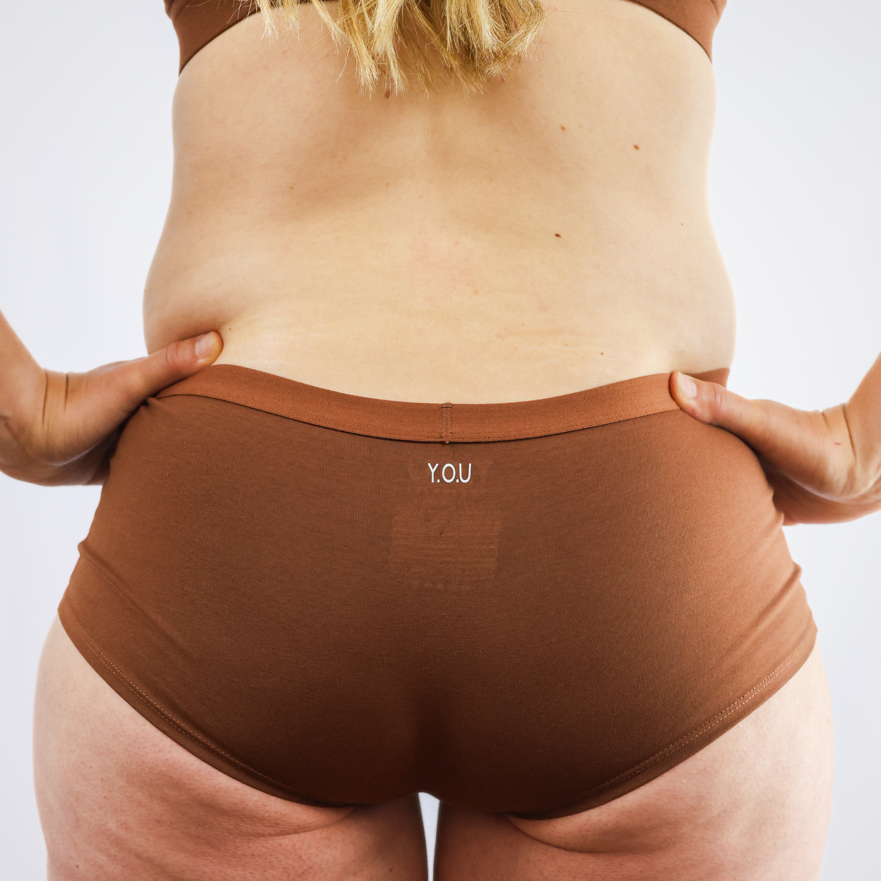 Women's organic cotton boy shorts in chestnut (mid nude)