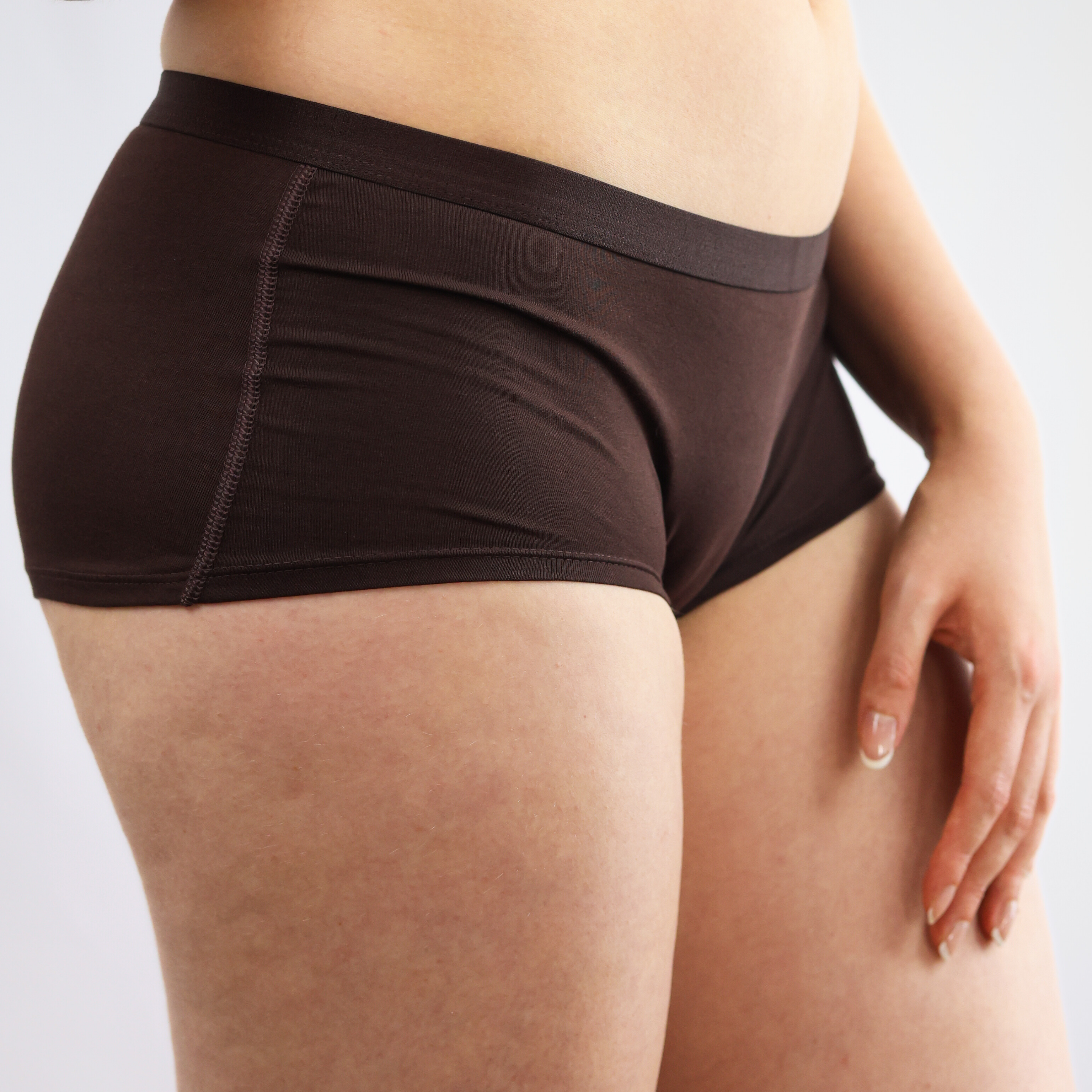 Women's organic cotton boy shorts in cocoa (dark nude)