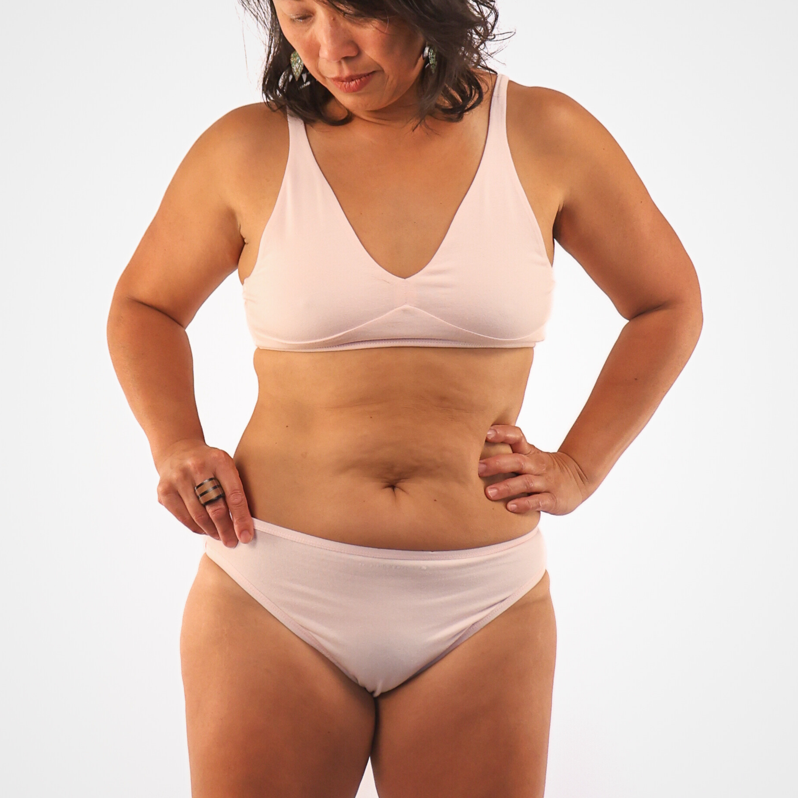 Women's organic cotton low-rise bikini bottoms in light pink