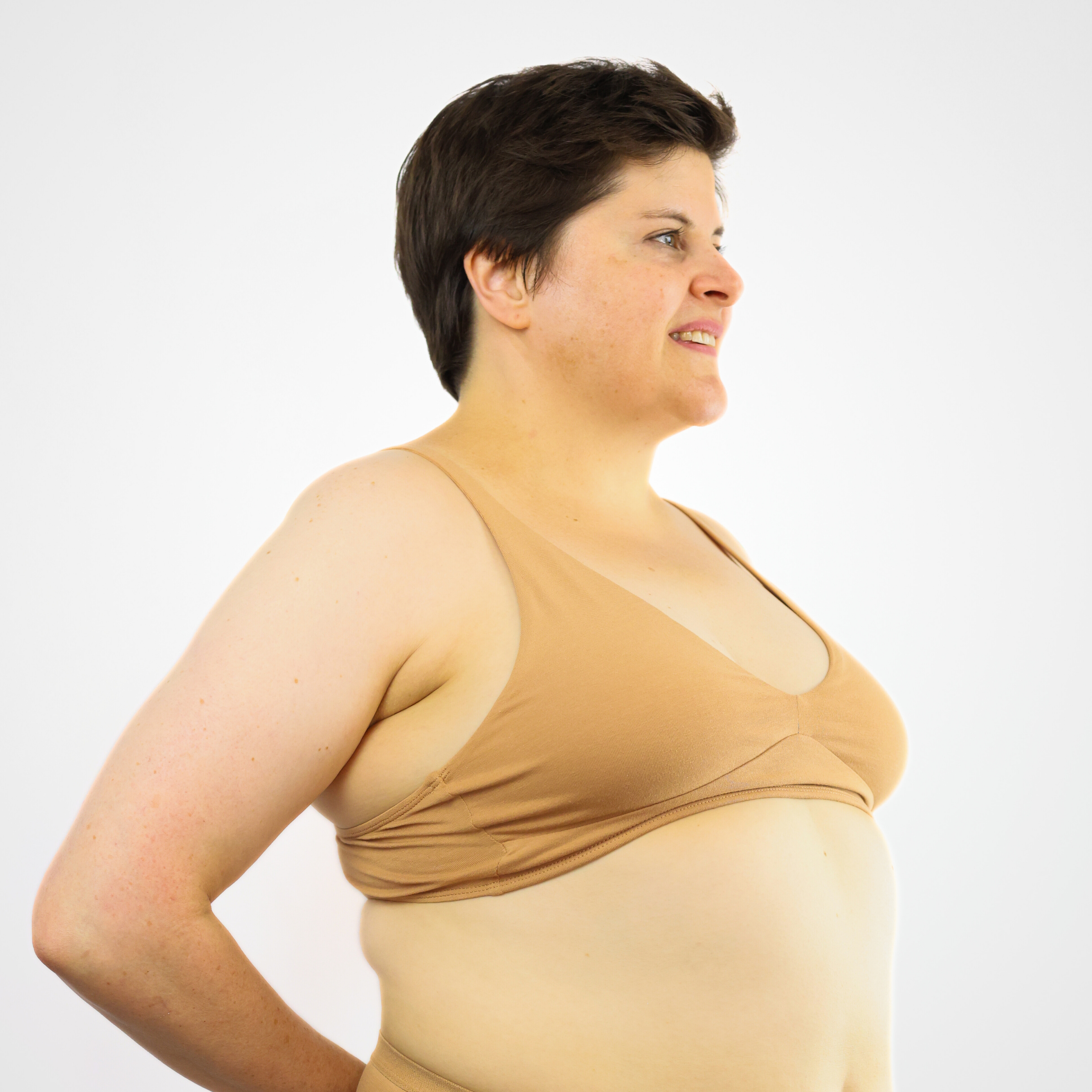 Women's organic cotton bralette in almond (light nude)