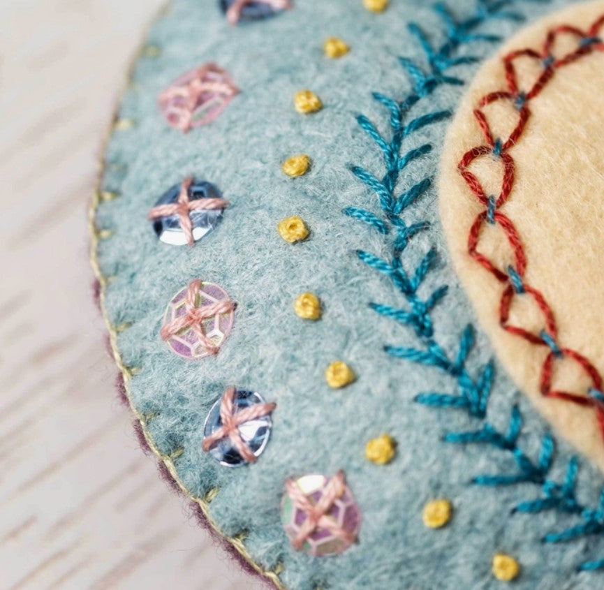 Embroidered Heart Felt Craft Kit - Corinne Lapierre…
