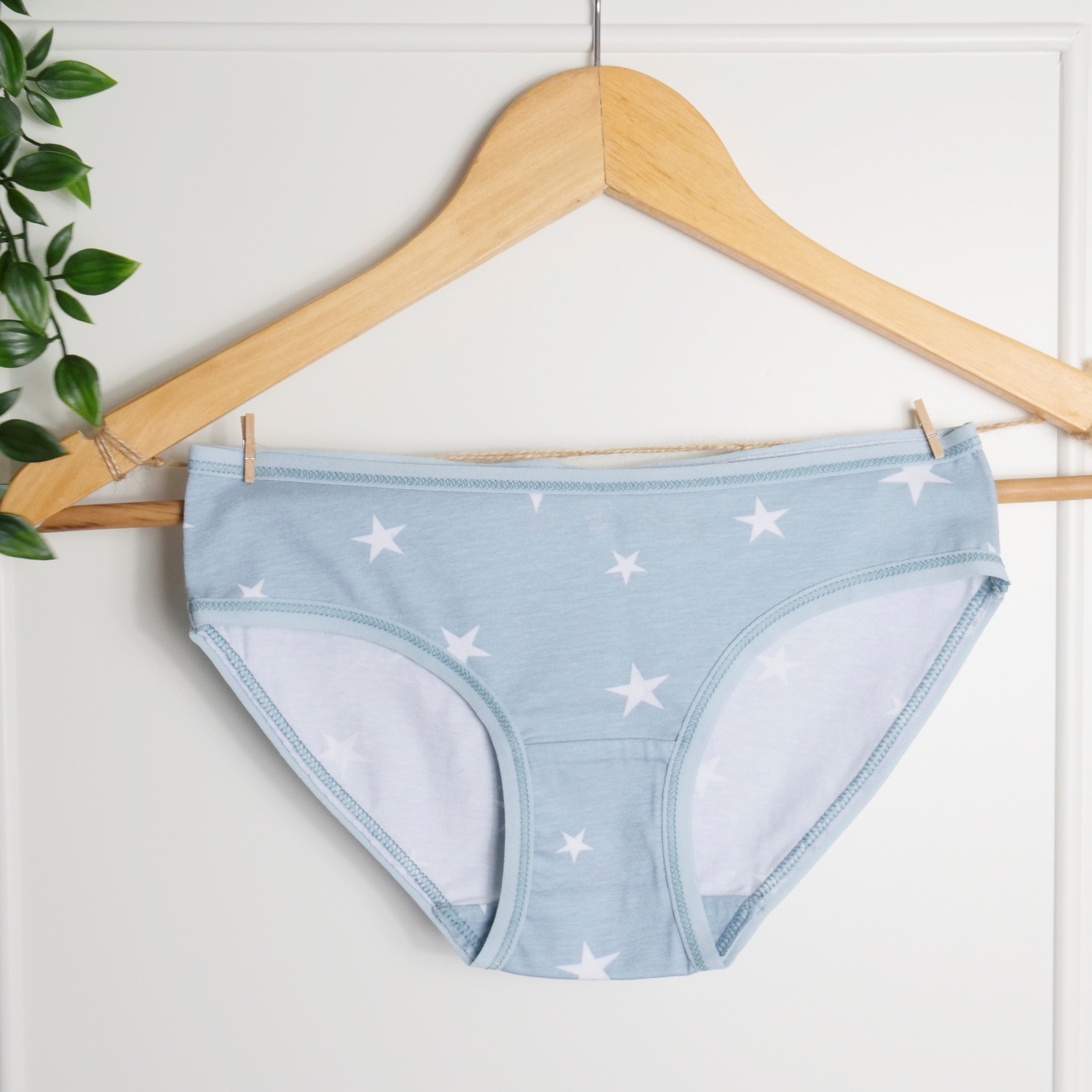 Women's organic cotton low-rise bikini bottoms - blue with white stars