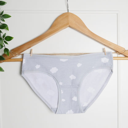 Women's organic cotton low-rise bikini bottoms - grey with white clouds