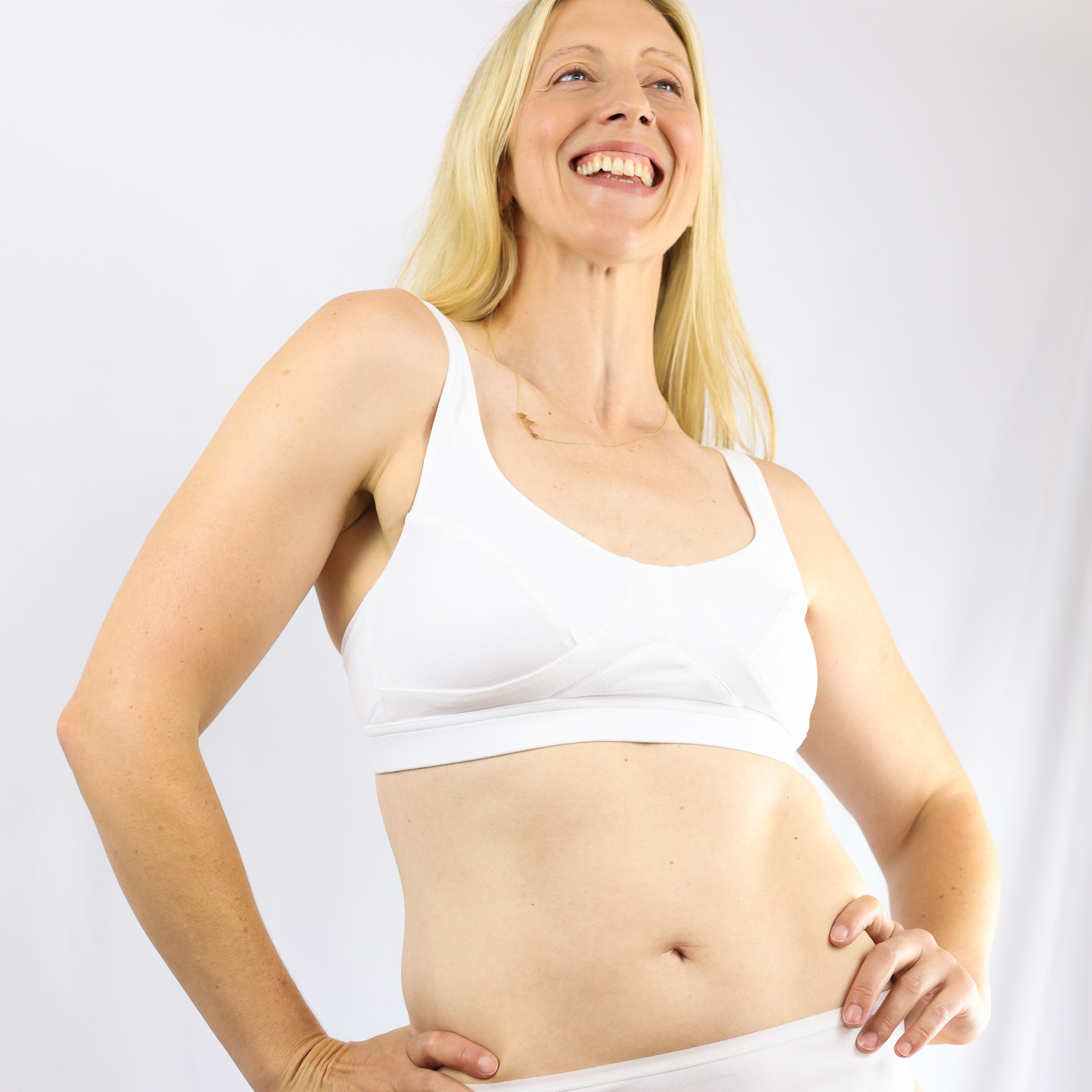 Women's organic cotton bra in white - more supportive style