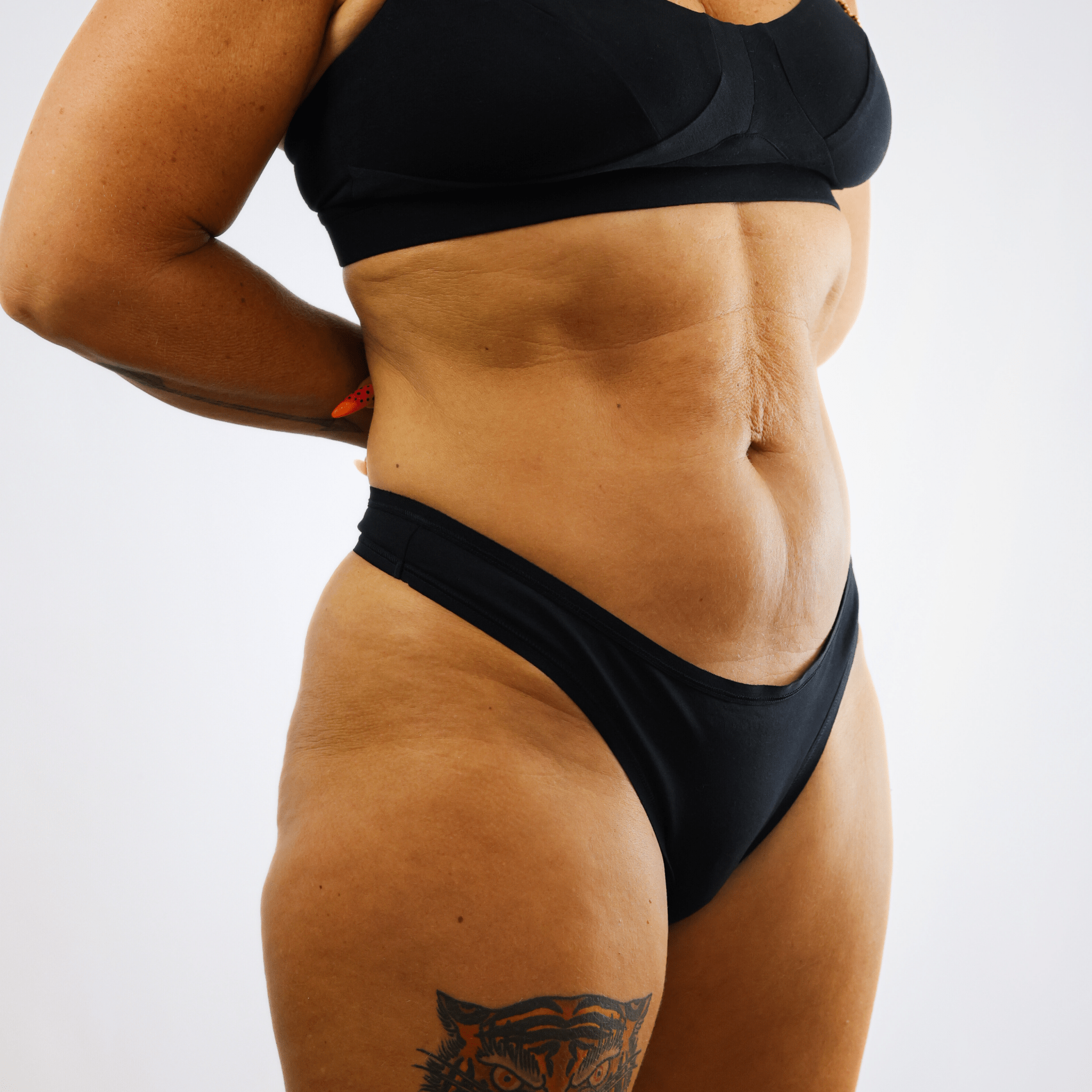 Women's organic cotton thong in black - Y.O.U underwear