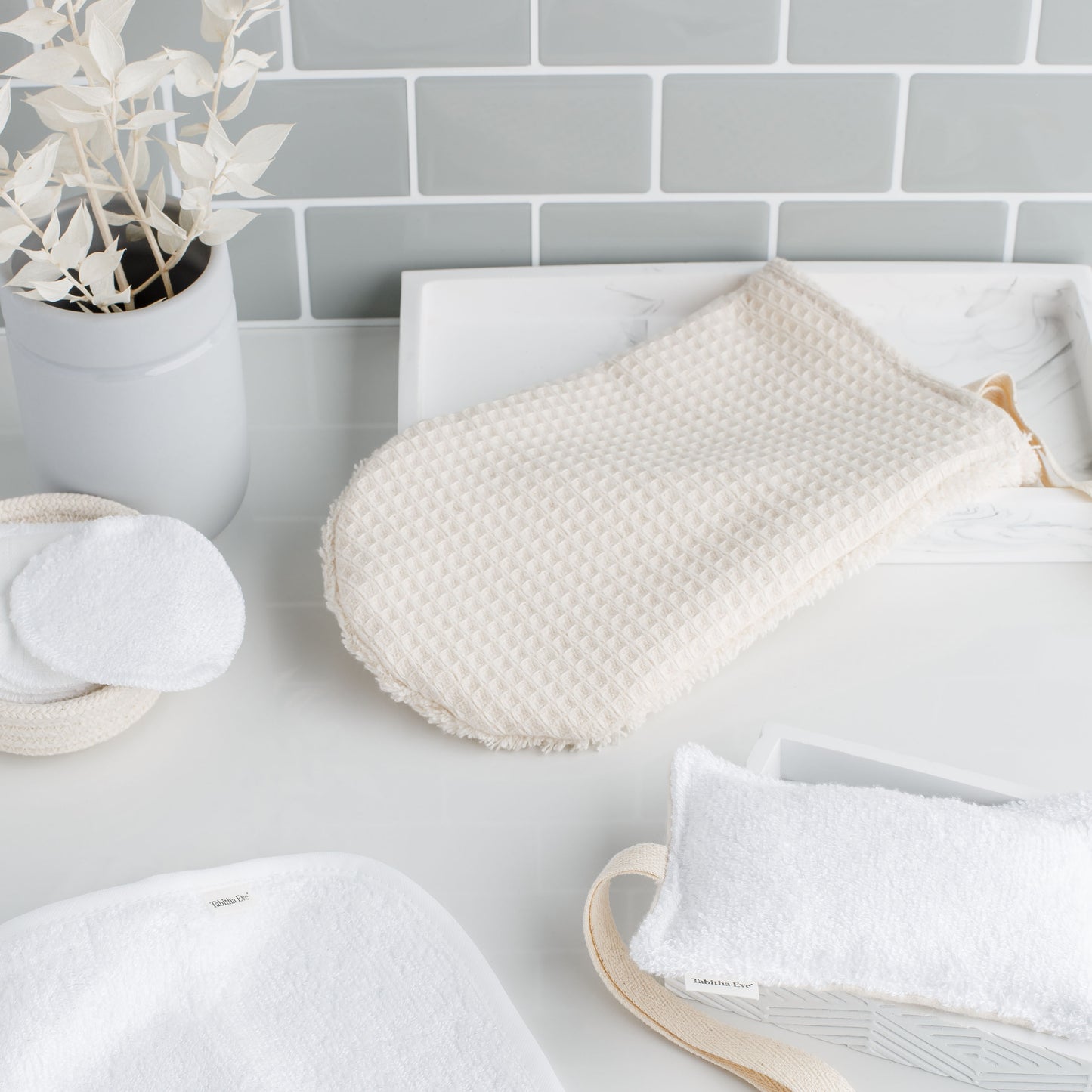 organic cotton shower mitt in white