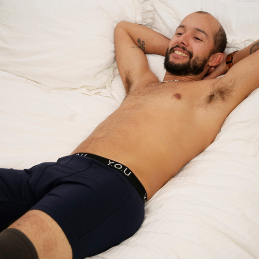 Men’s organic cotton mid-length trunks in navy blue