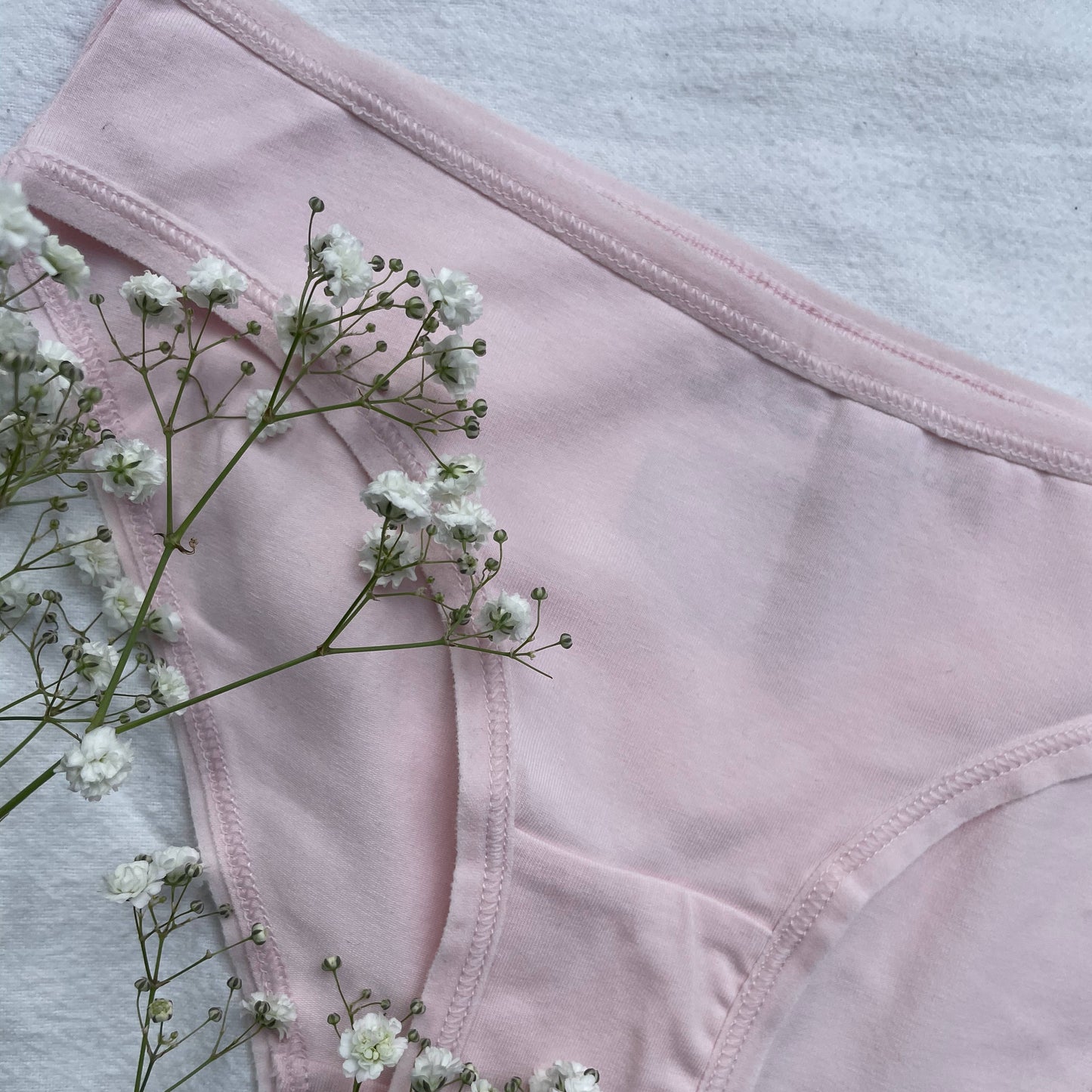 Women's organic cotton low-rise bikini bottoms in light pink