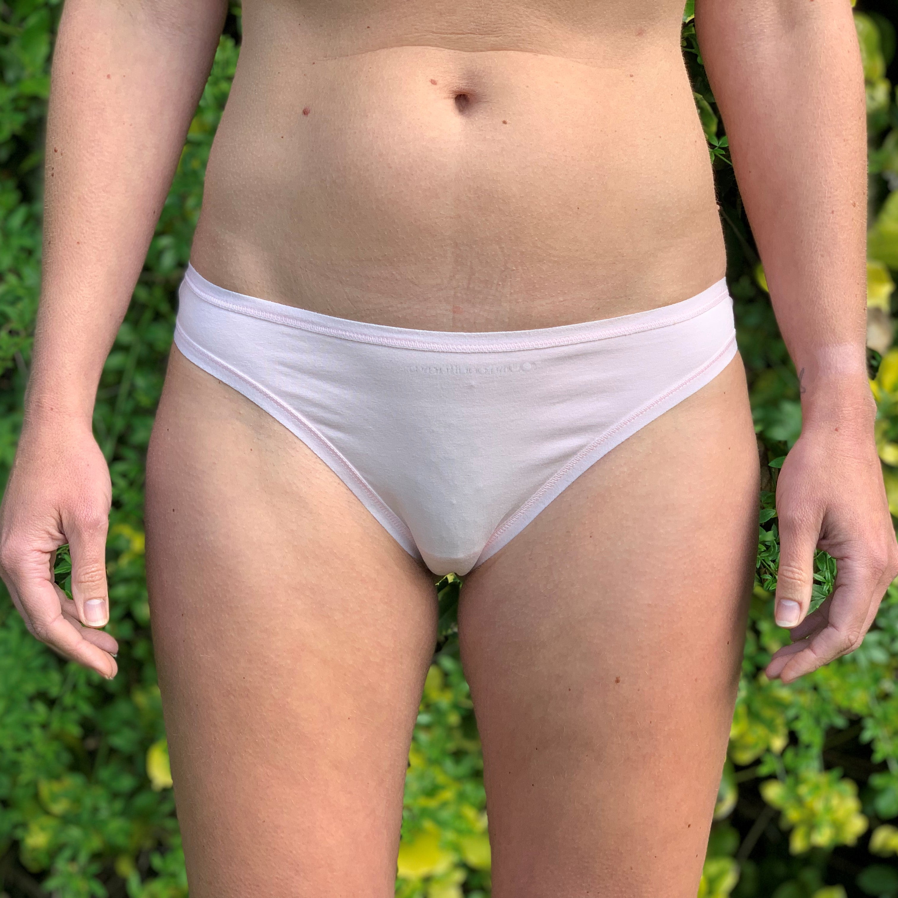 Women's organic cotton thong in light pink