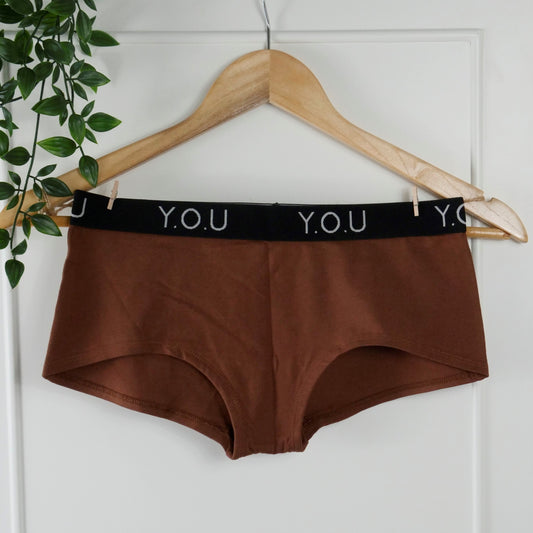 Women’s organic cotton boy shorts with Y.O.U elastic in chestnut (mid nude)