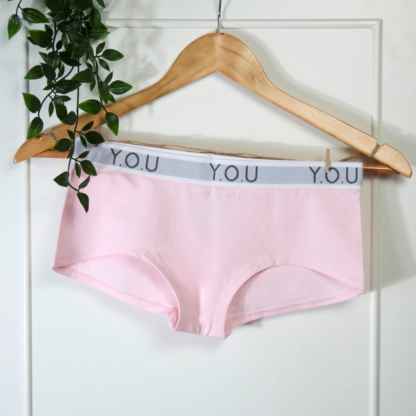 Women’s organic cotton boy shorts with Y.O.U elastic in light pink