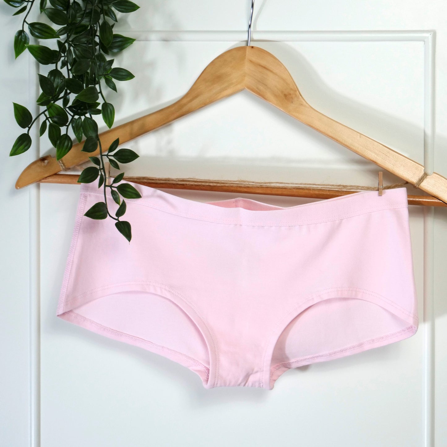 Women's organic cotton boy shorts in light pink